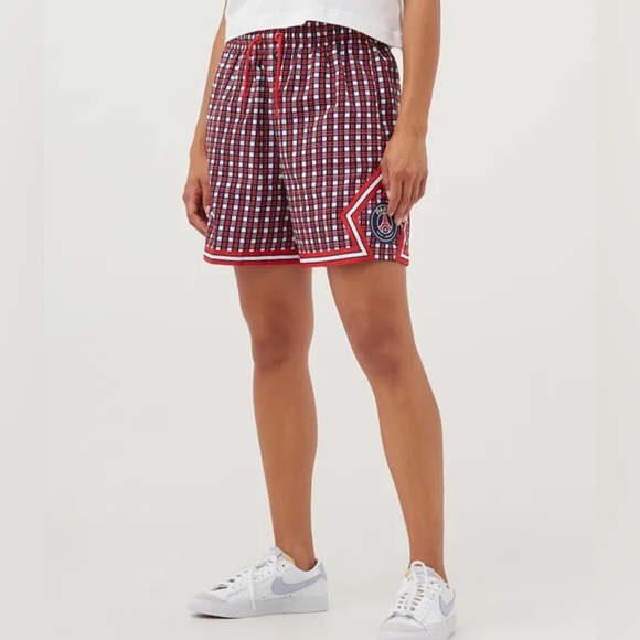 Jordan Women’s Paris Saint-Germain Plaid Woven Shorts - Picture 7 of 8